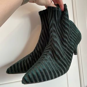 3 for 15$ 🌸 6.5 Dark Green. Low heel. Sock like shoes